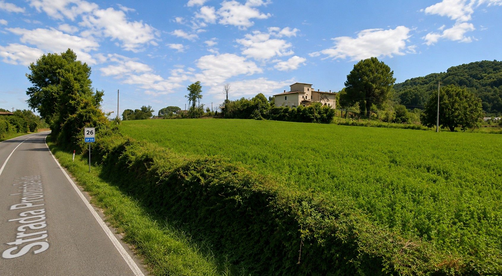 Vista della casa e dell’accesso finale a Perla Toscana in Via Aretina 108, Figline Valdarno