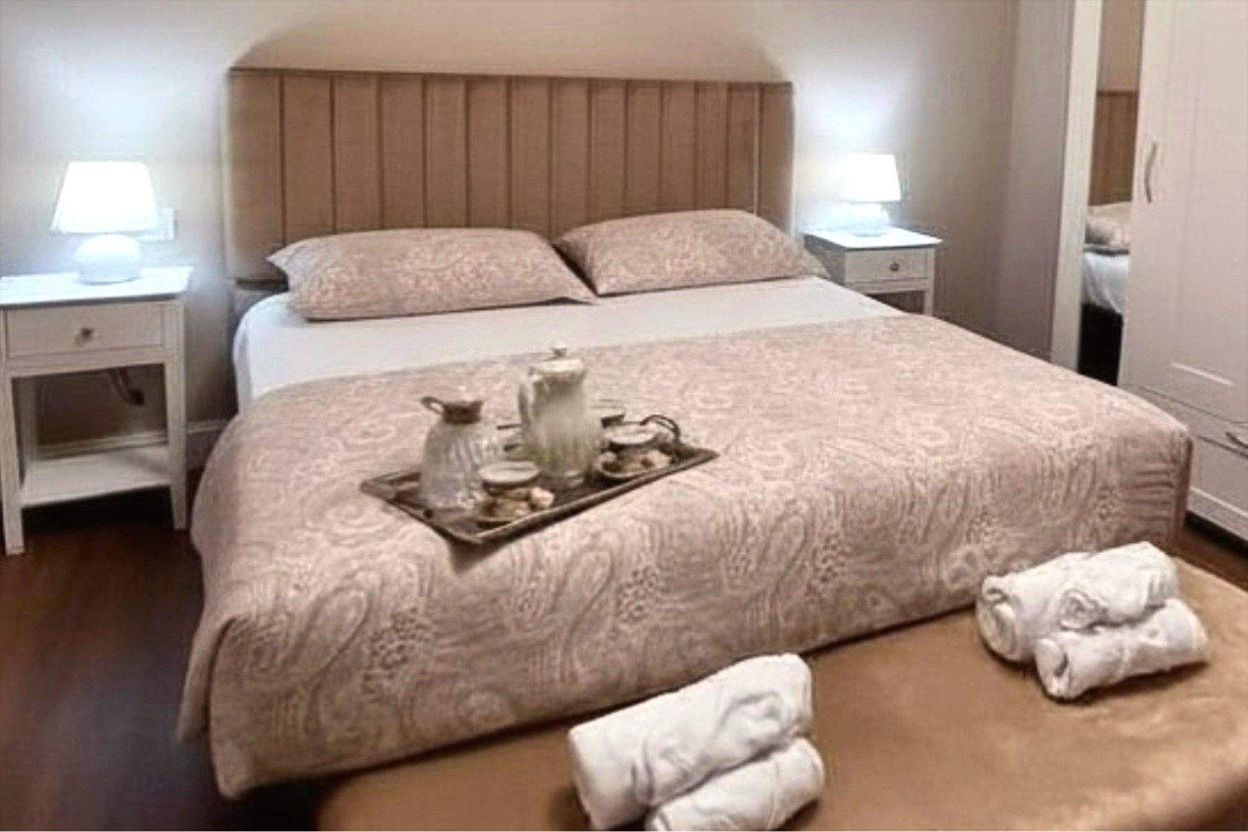 Letto matrimoniale curato nella casa vacanza Perla Toscana