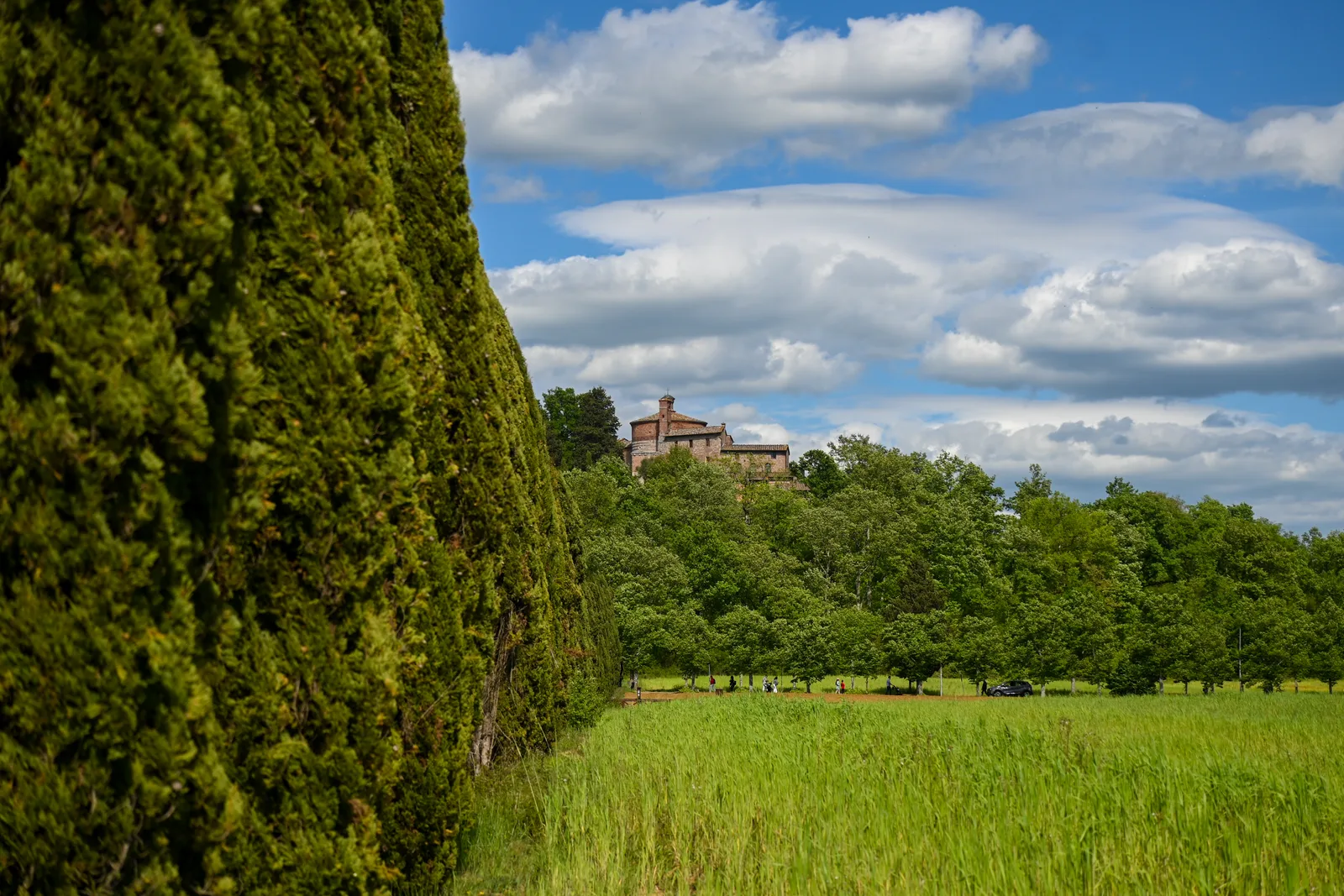 Esterno circolare dell’Eremo di Montesiepi vicino a San Galgano