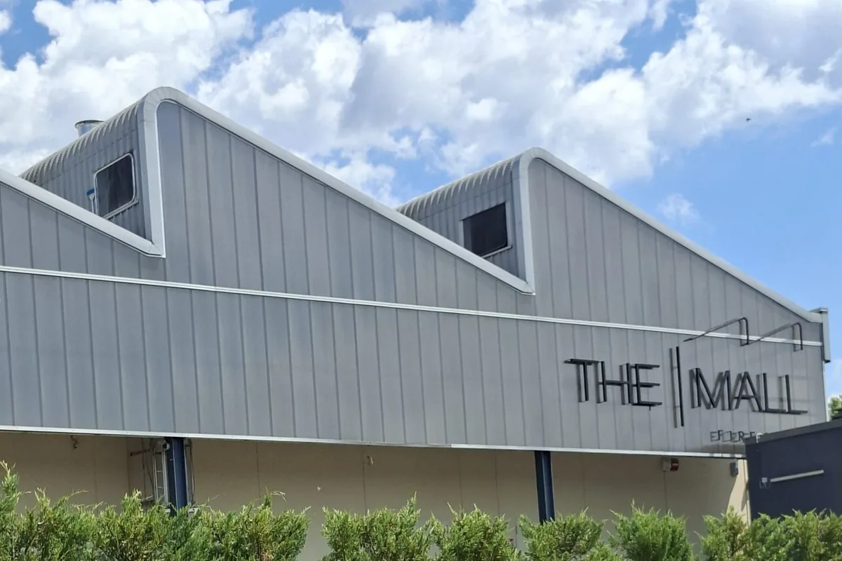 Facciata di The Mall Firenze a Leccio